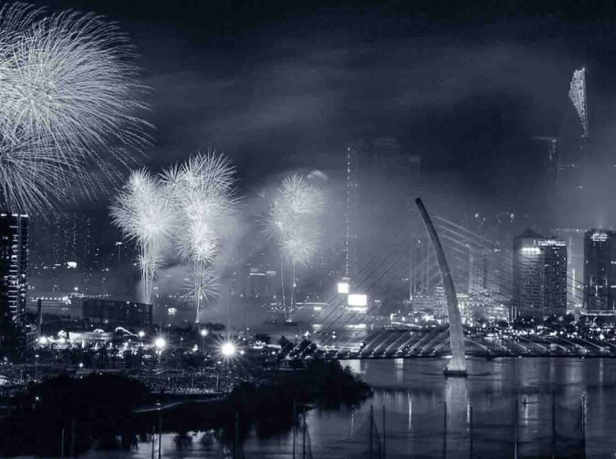 Toàn cảnh TPHCM rực rỡ pháo hoa, minh họa cho dịch vụ làm video clip chuyên nghiệp và uy tín của Adcentral.